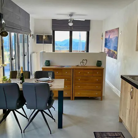 Apartament Paralodge *